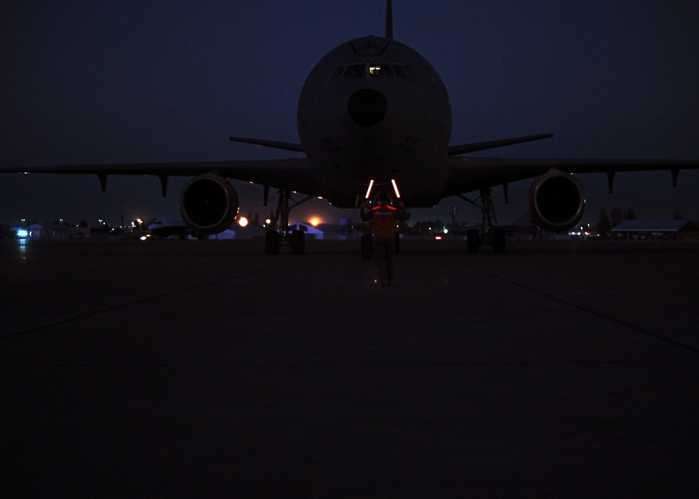 F-22s, KC-10 lands at FIDAE