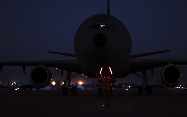F-22s, KC-10 lands at FIDAE