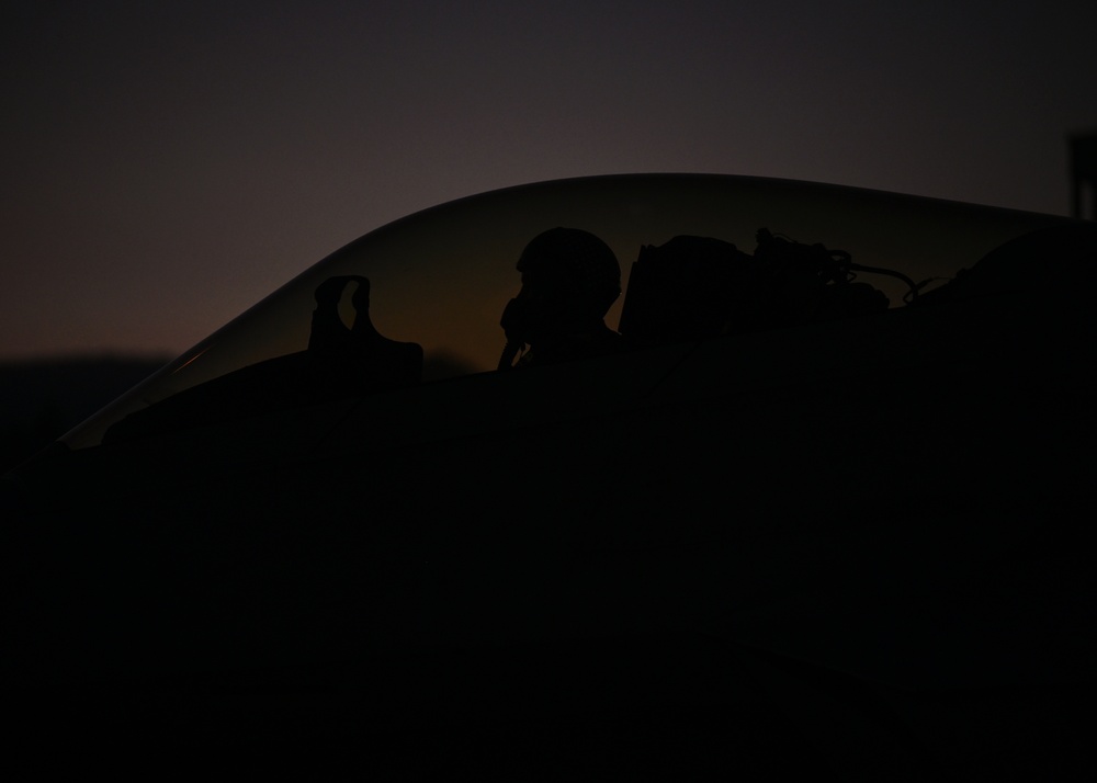 F-22s, KC-10 lands at FIDAE