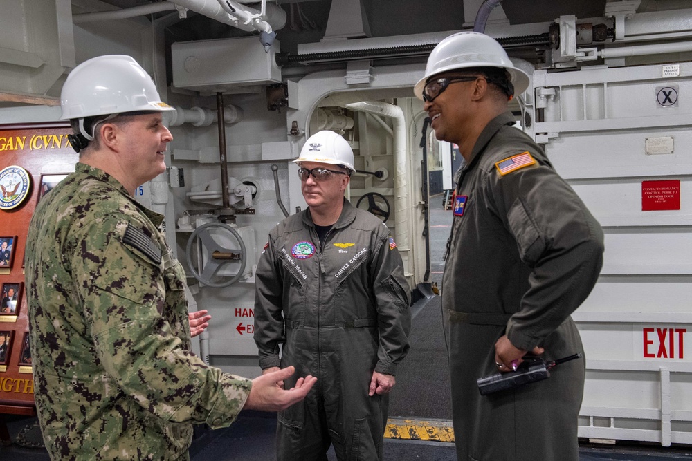 USS Ronald Reagan (CVN 76) hosts tour for Commander, U.S. 7th Fleet, Vice Adm. Fred Kacher