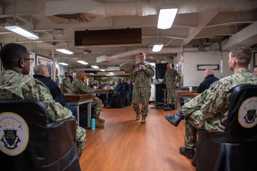 USS Ronald Reagan (CVN 76) hosts tour for Commander, U.S. 7th Fleet, Vice Adm. Fred Kacher