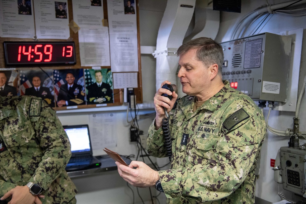 USS Ronald Reagan (CVN 76) hosts tour for Commander, U.S. 7th Fleet, Vice Adm. Fred Kacher