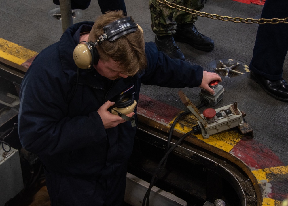 USS Ronald Reagan (CVN 76) Sailors conduct daily maintenance