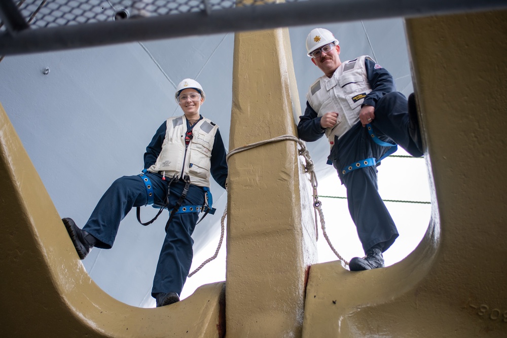 USS Ronald Reagan (CVN 76) Sailor re-enlists on the anchor