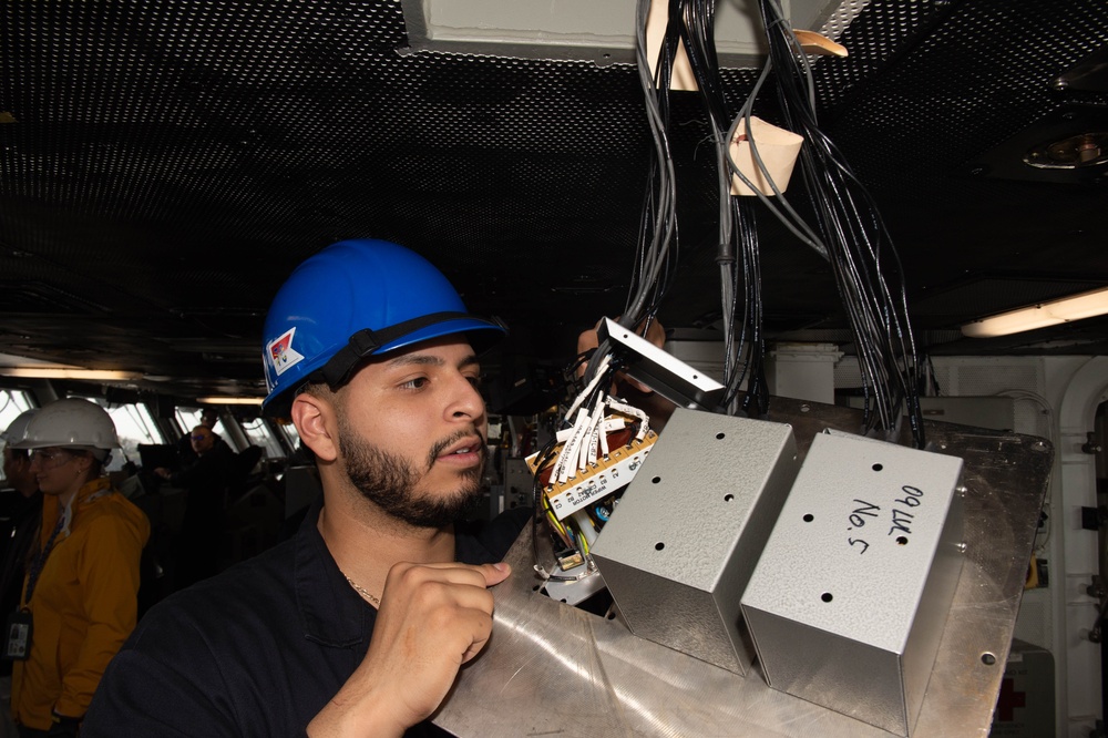 USS Ronald Reagan (CVN 76) Sailors troubleshoot bridge systems