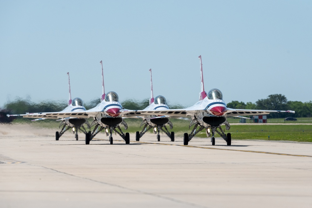 Thunderbirds Perform for Spectators