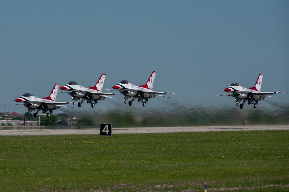 Thunderbirds Perform for Spectators