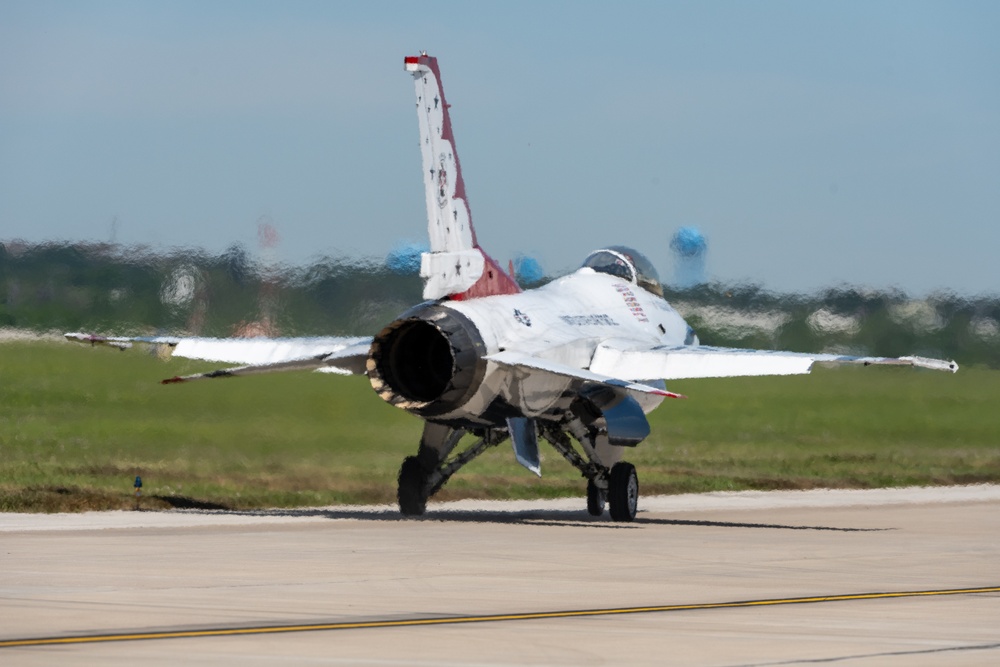 Thunderbirds Perform for Spectators