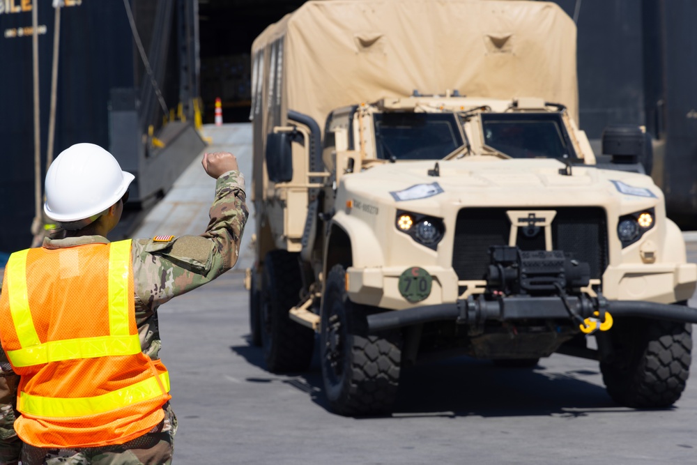 25th ID Soldiers Conduct Port Ops in Support of Salaknib 24