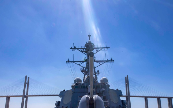 USS Carney transits the Suez CanalUSS Carney Transits the Suez Canal
