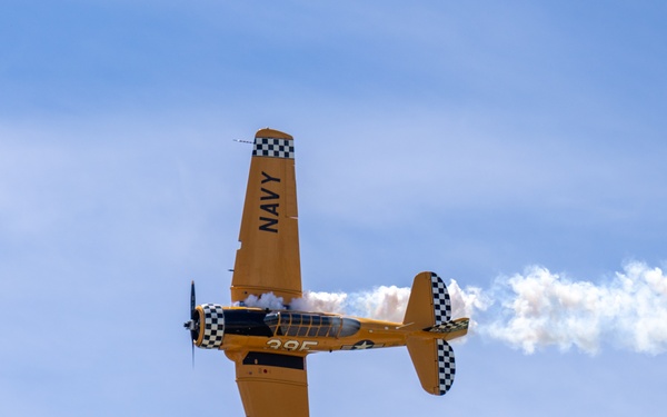SNJ-6 performs for Spectators at the Great Texas Airshow