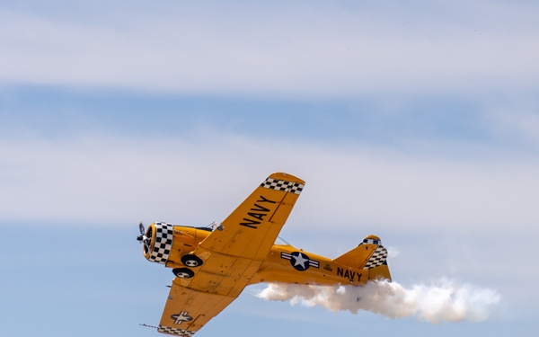 SNJ-6 performs for Spectators at the Great Texas Airshow