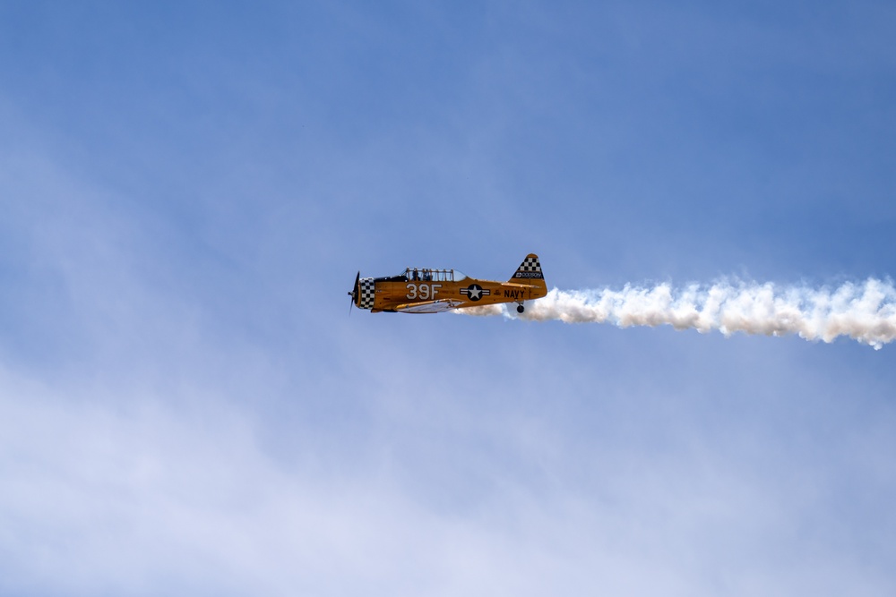 SNJ-6 performs for Spectators at the Great Texas Airshow