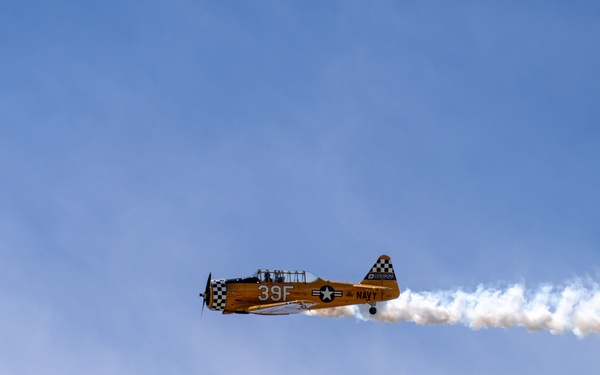 SNJ-6 performs for Spectators at the Great Texas Airshow