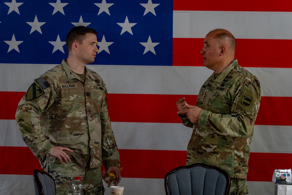 FORSCOM Commanding General visits Mihail Kogalniceanu Air Base Romania