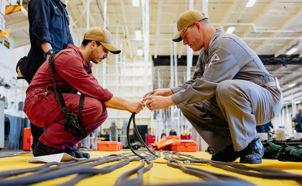 DVIDS - Images - INSURV Inspectors Conduct Damage Control Equipment Checks