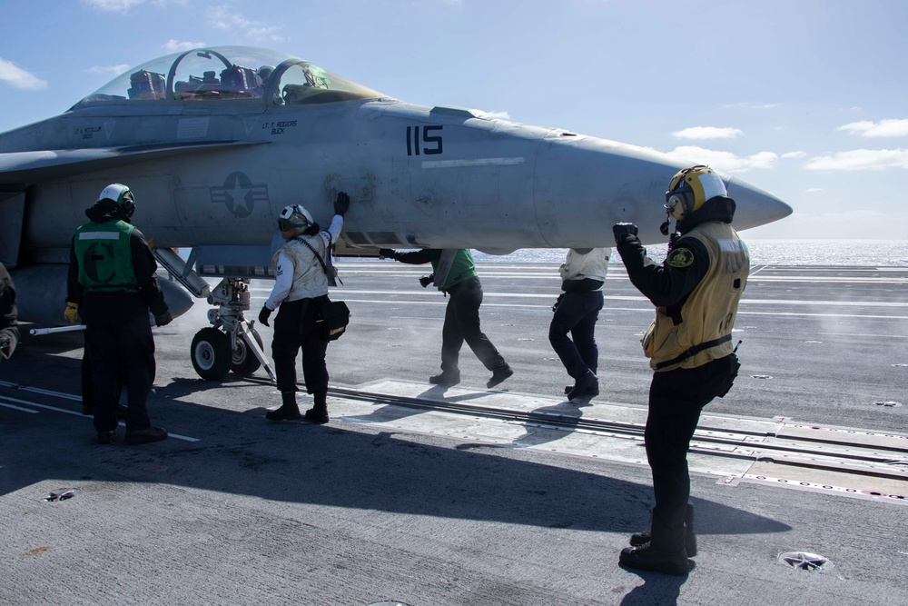 DVIDS - Images - Abraham Lincoln conducts flight operations [Image 3 of 11]