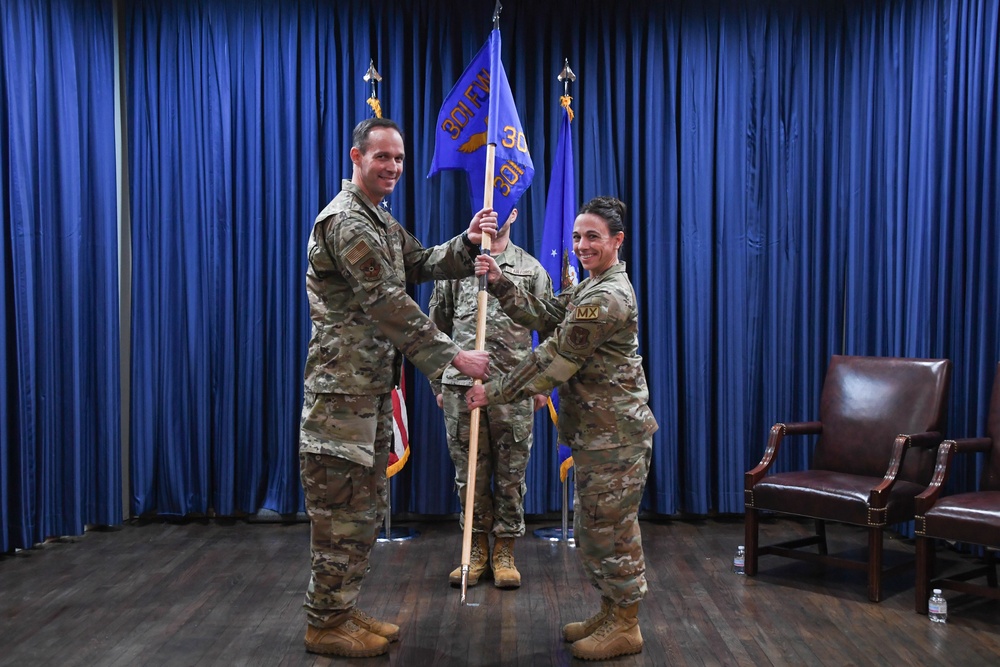 301st MXG gains new commander