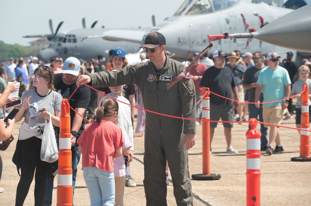 Air Combat Command lifts rope for children