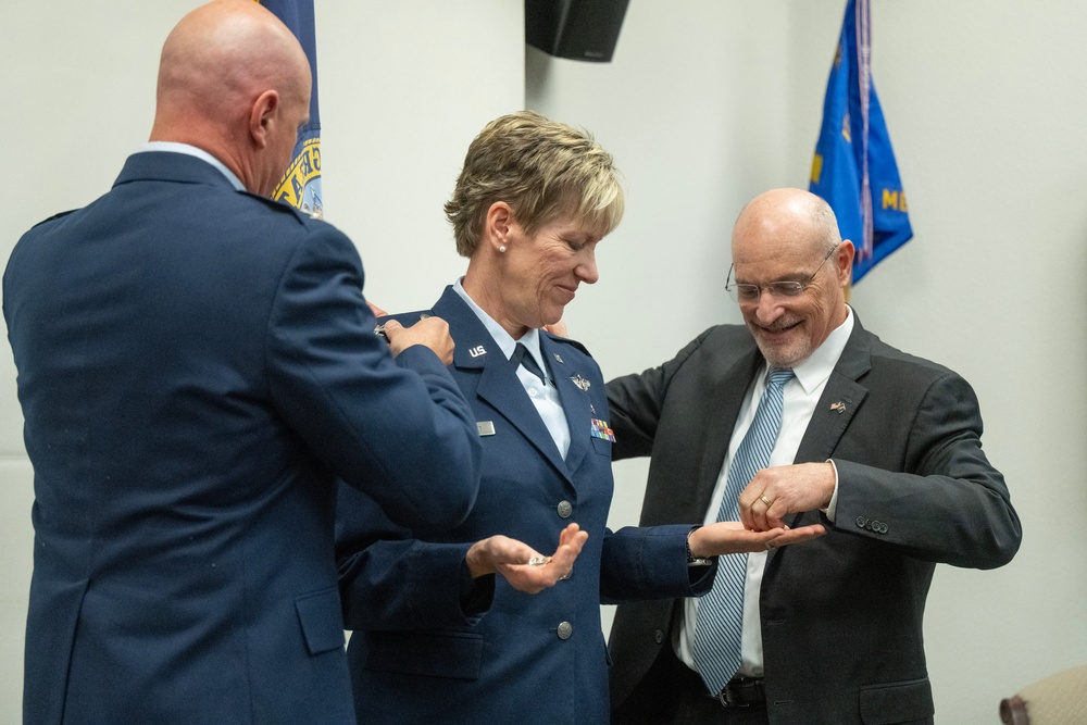 124th MDG Commander Pins on Colonel