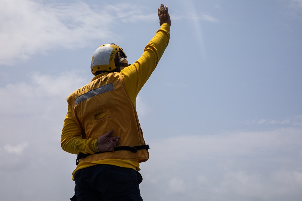 USS Laboon (DDG 58) Conducts Flight Quarters