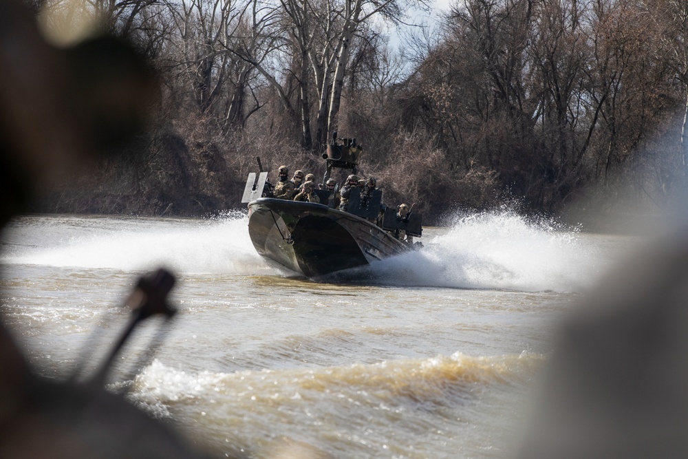 U.S. Navy Special Warfare Combat Crewmen and Hungarian special operations forces conduct riverine training during visit from distinguished visitors