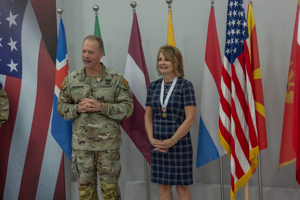 V Corps Outgoing Commander Receives Military Award