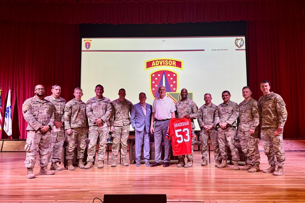 NFL Hall of Famer visits Fort Carson and 4th SFAB