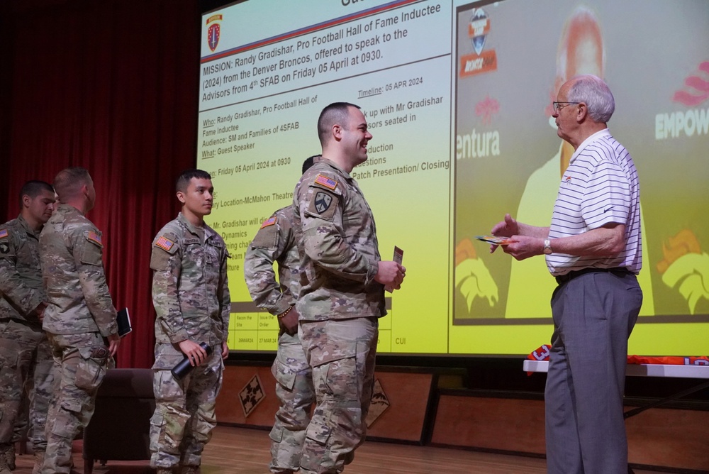 NFL Hall of Famer visits Fort Carson and 4th SFAB