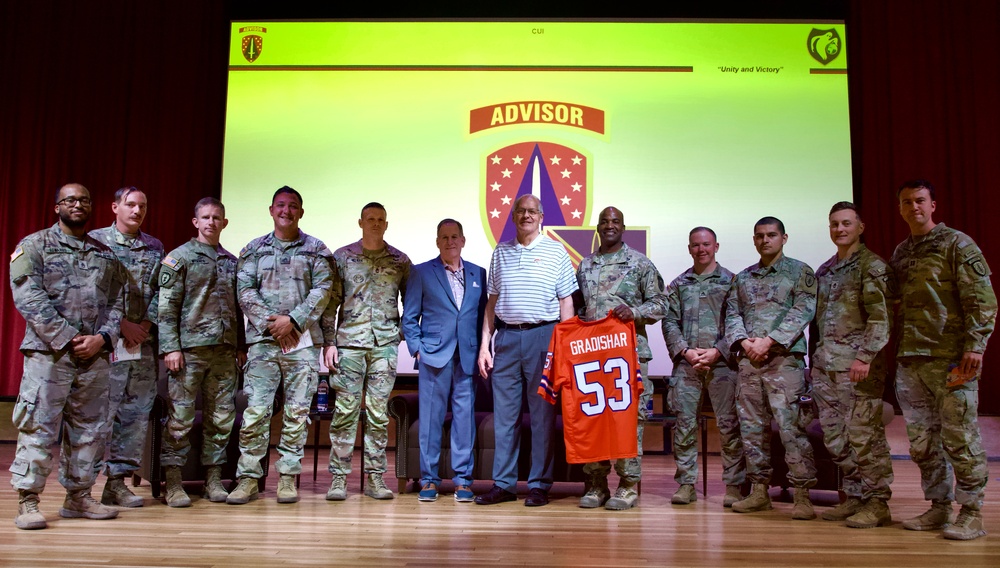 NFL Hall of Famer visits Fort Carson and 4th SFAB