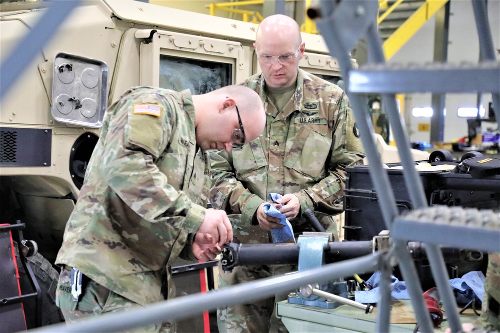 New Army wheeled vehicle mechanics gain specialty skills in Fort McCoy RTS-Maintenance course