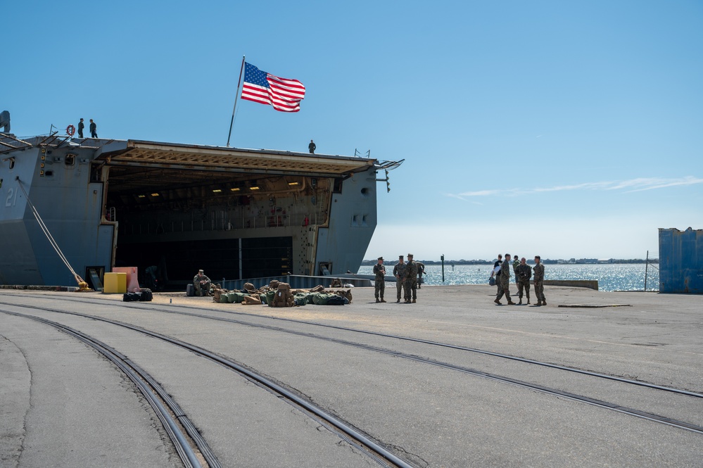 USS New York Embarks 24th MEU