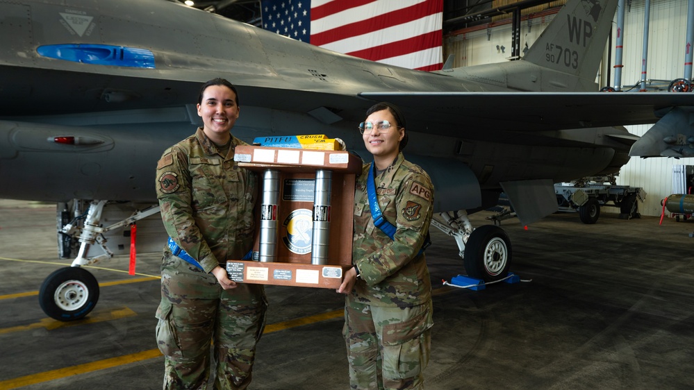Kunsan holds 1st quarter load crew competition