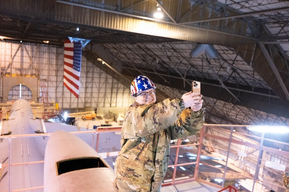 Team Dover Airmen Tour the 436th MGG