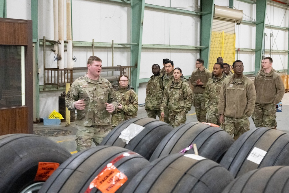 Team Dover Airmen Tour the 436th MGG