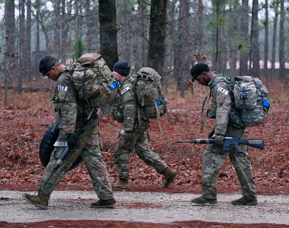 DVIDS - Images - Civil Affairs Candidates Ruck March Event [Image 12 of 32]