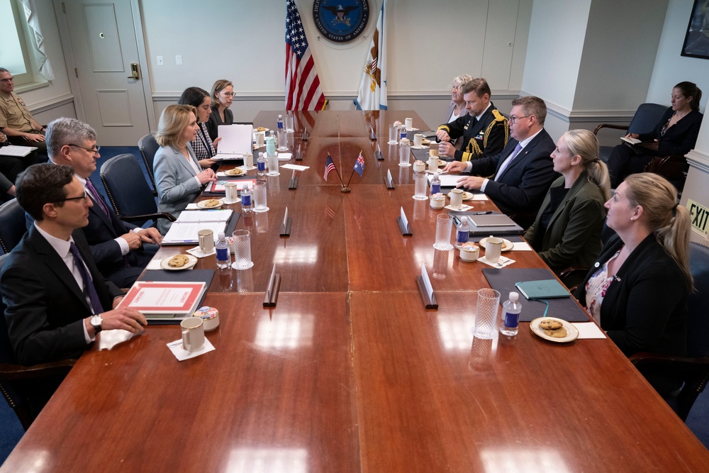 DSD Meets with Australian Minister for Defense Industry