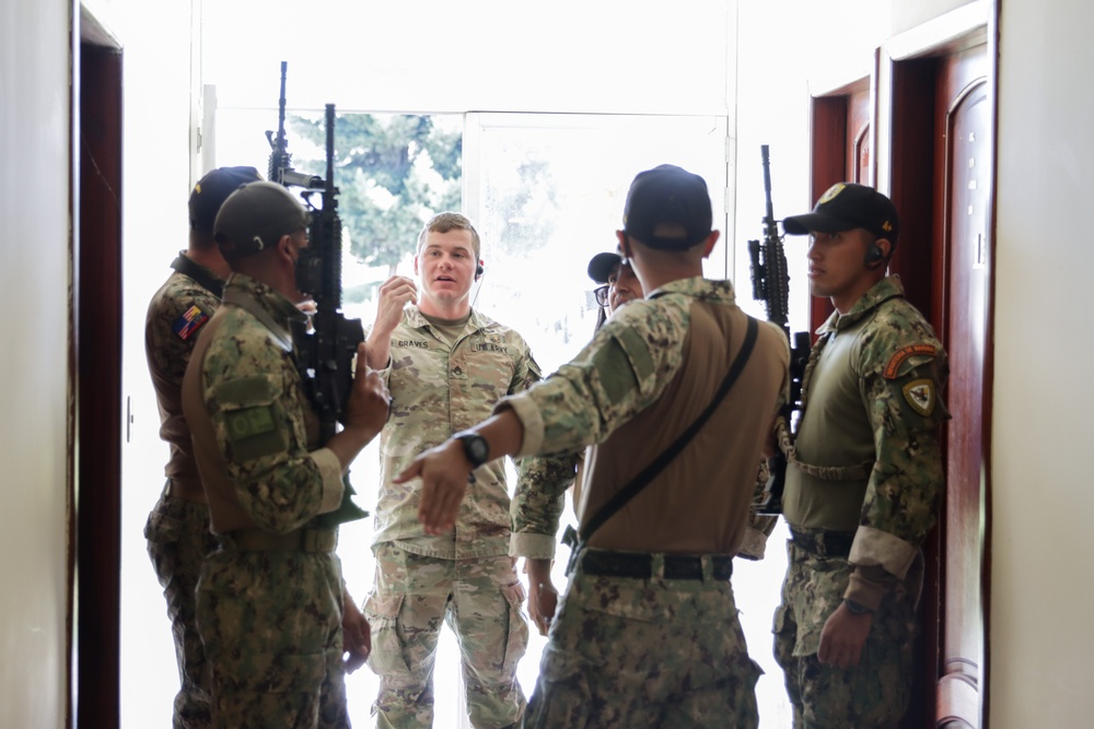 Kentucky Guardsmen, Ecuador's special forces unite in urban warfare exchange