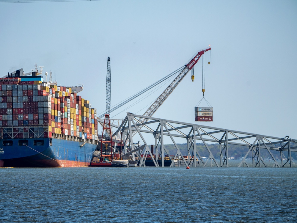 Crews remove containers on M/V Dali