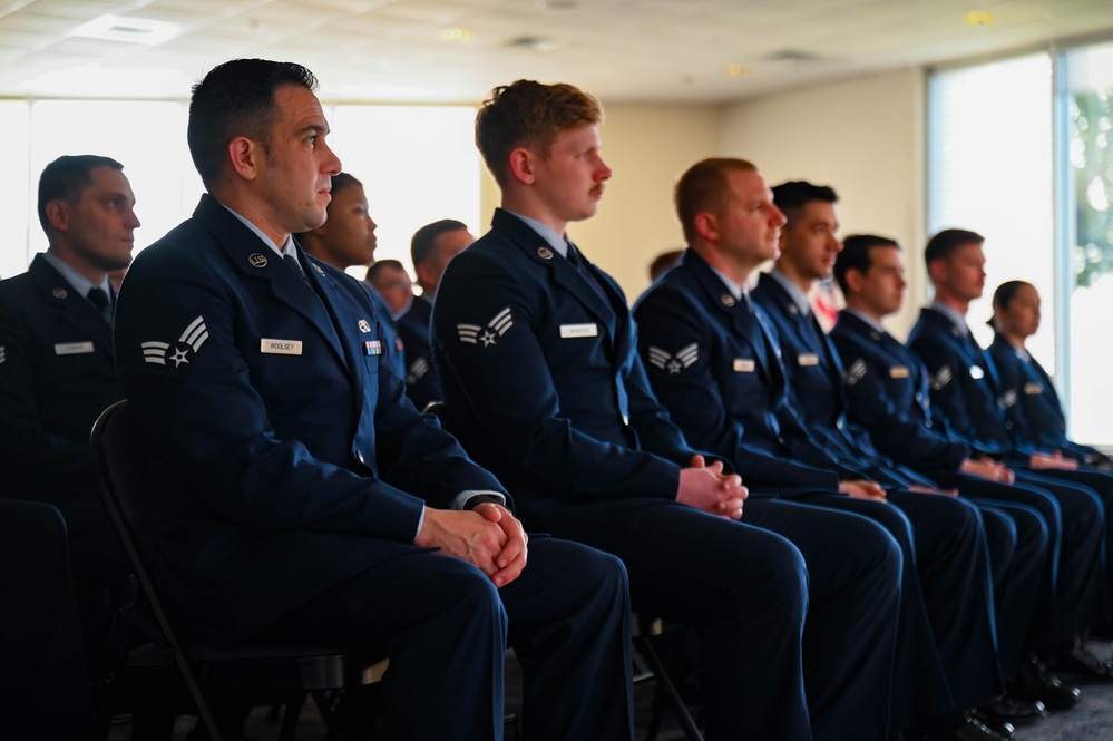 350th SWW command chief visits ALS Class 24-D