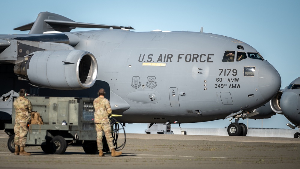 C-17 Aircrew returns to Travis AFB following a deployment