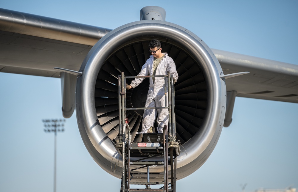 C-17 Aircrew returns to Travis AFB following a deployment