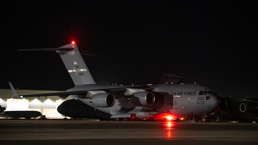 C-17 Aircrew returns to Travis AFB following a deployment