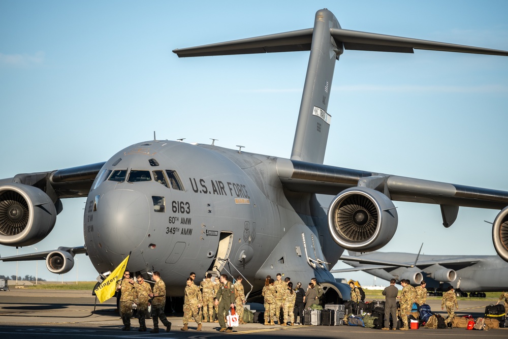 C-17 Aircrew returns to Travis AFB following a deployment