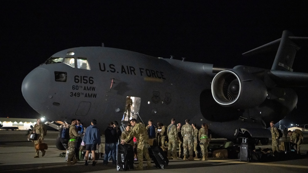 C-17 Aircrew returns to Travis AFB following a deployment