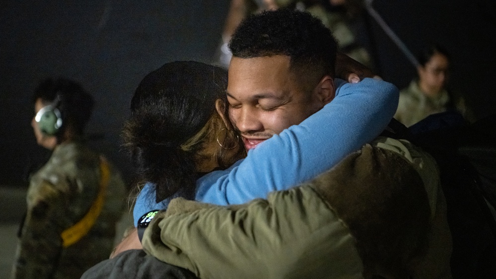 C-17 Aircrew returns to Travis AFB following a deployment