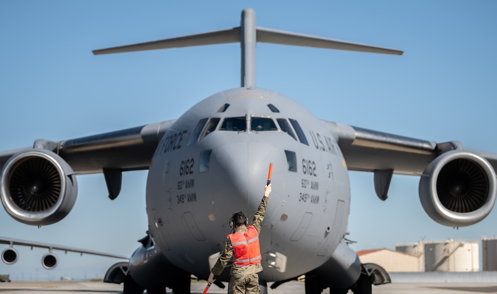 C-17 Aircrew returns to Travis AFB following a deployment