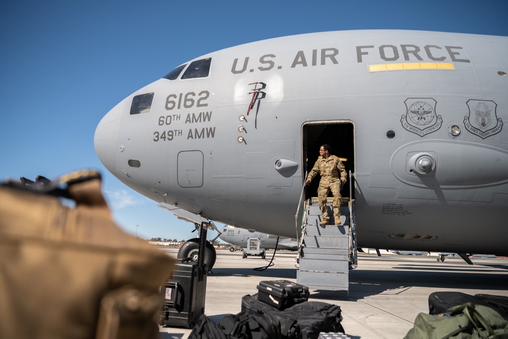 C-17 Aircrew returns to Travis AFB following a deployment