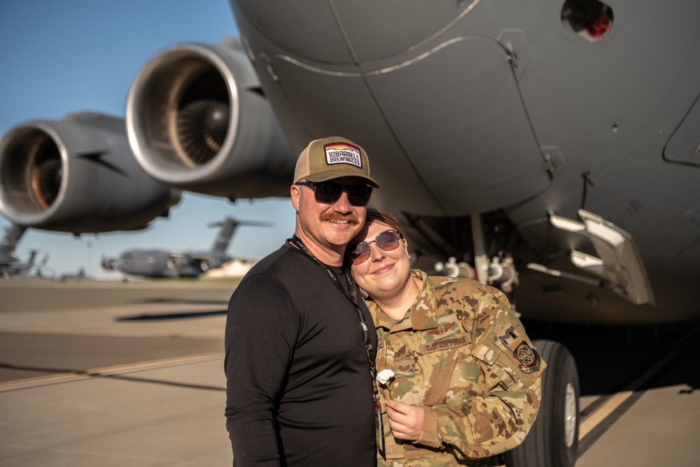 C-17 Aircrew returns to Travis AFB following a deployment