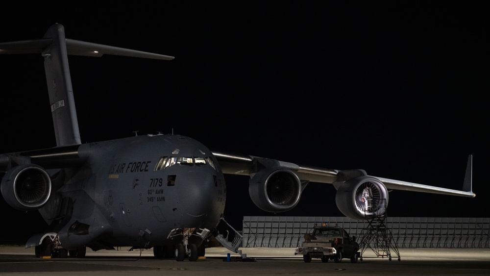 C-17 Aircrew returns to Travis AFB following a deployment